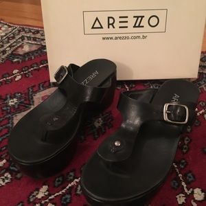 Arezzo Platform Sandals in Black (Size 6)